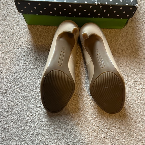 NEW with Box. Kelly & Katie Taupe Peep Toe Heels - Picture 3 of 5